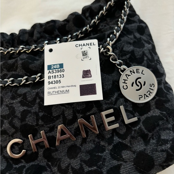 NWT 🖤 CHANEL 24B Black Floral Denim Mini 22 Ruthenium Hardware Bag - Picture 5 of 16